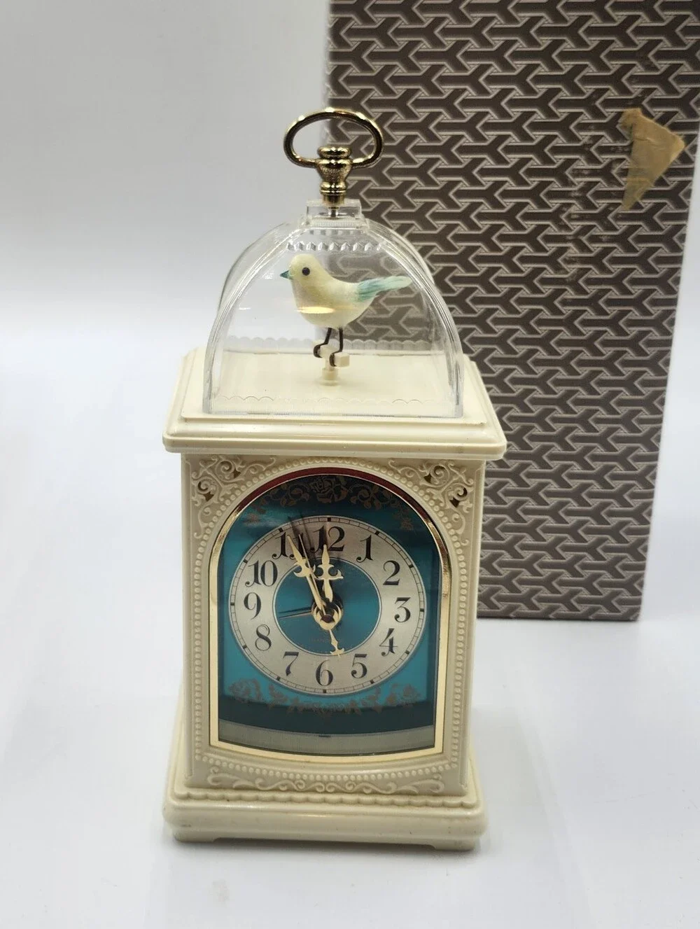 Vintage-Style Cream Bird Clock Home Wall Decor
